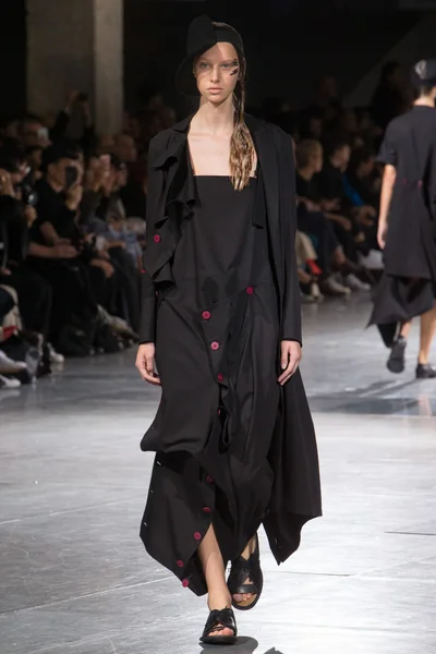 Look 10